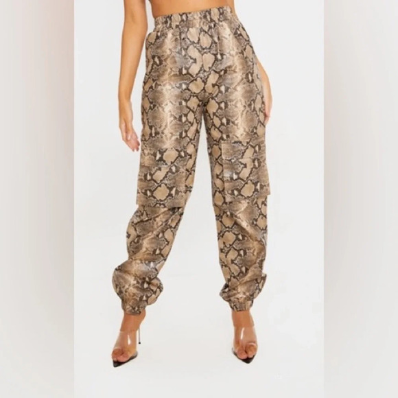 PRETTYLITTLETHING Snake Print Pocket Detail Cargo Pants in‎ Taupe - Picture 1 of 11